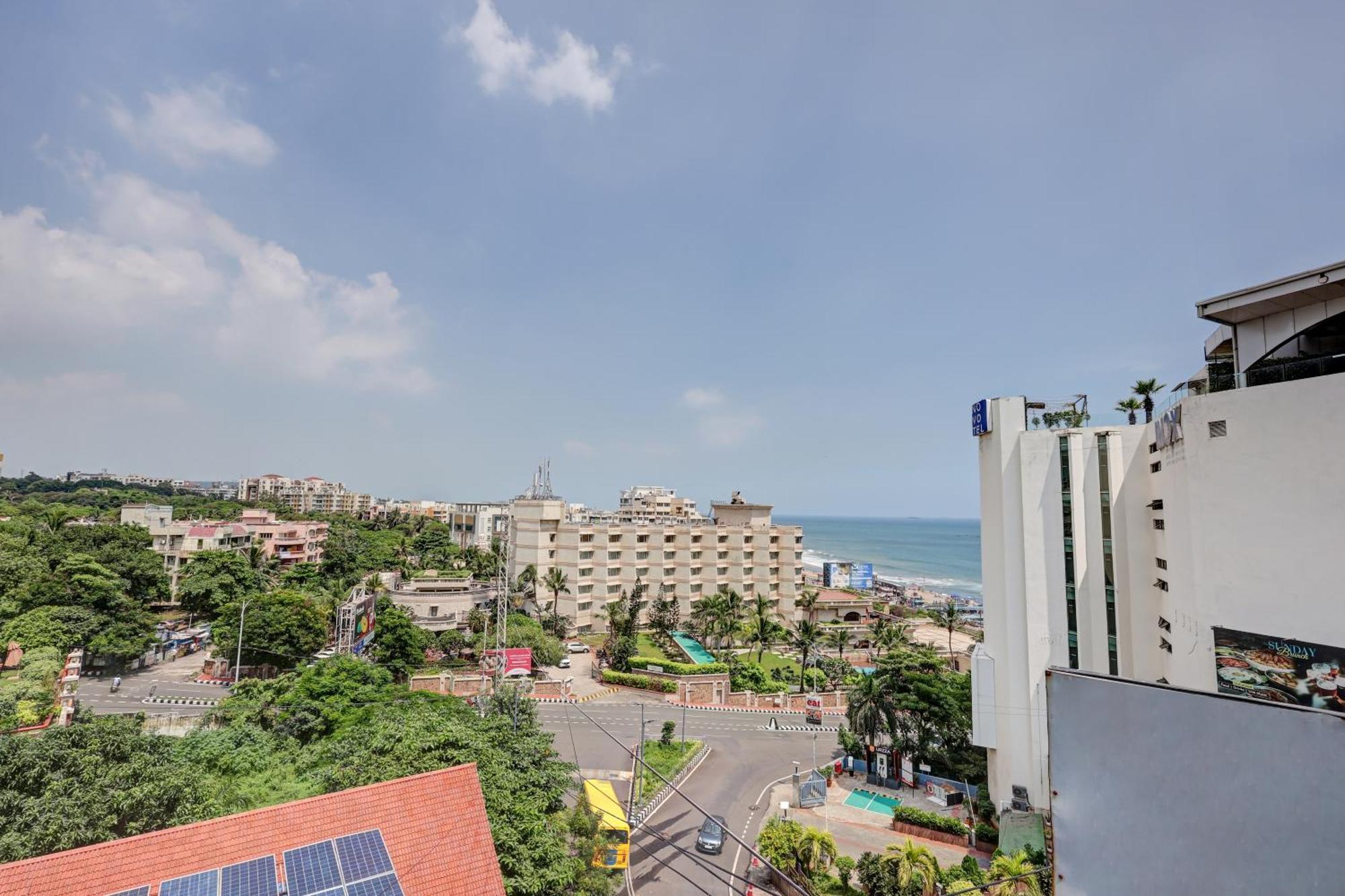 Treebo Blak & Wite Rk Beach Hotel Visakhapatnam Exterior photo