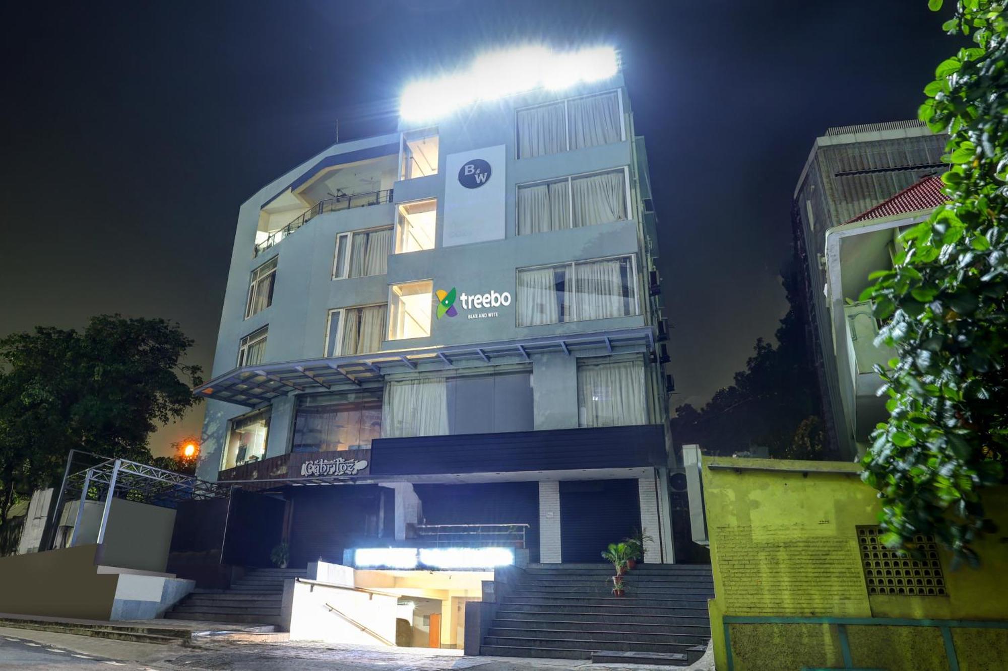 Treebo Blak & Wite Rk Beach Hotel Visakhapatnam Exterior photo