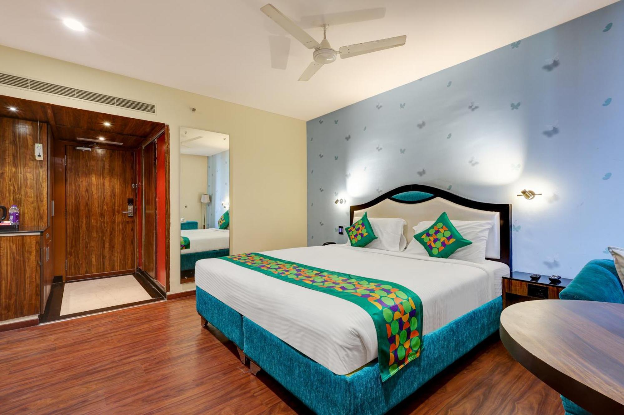 Treebo Blak & Wite Rk Beach Hotel Visakhapatnam Exterior photo